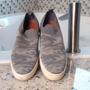 A new day casual sneakers